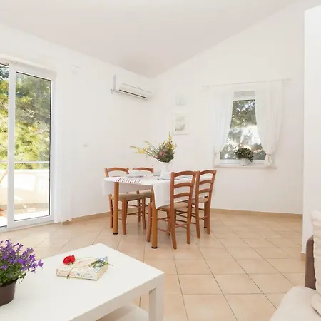 Alpeza Apartment *