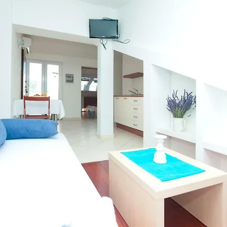 Alpeza Lägenhet Bol